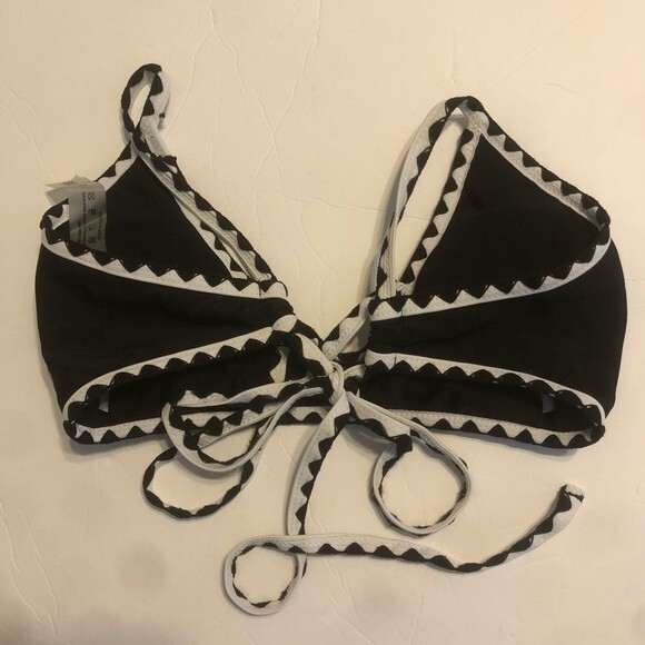 SHEIN Small Black White Contrast Binding Rickrack Bikini Top Swimsuit Padded - Picture 6 of 9
